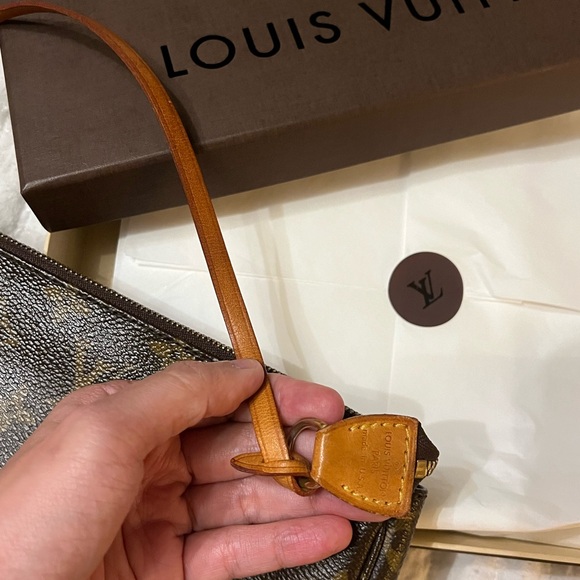 ‼️SOLD‼️Louis Vuitton Classic monogram pochette - Picture 5 of 7
